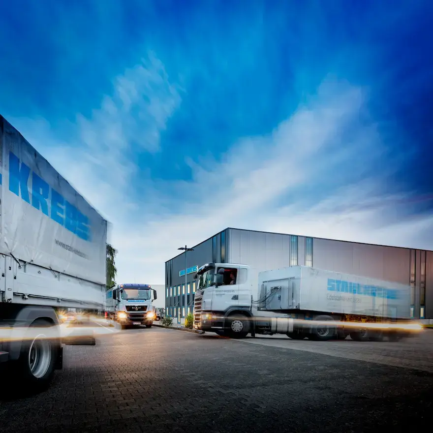 Lkw auf dem Betriebsgelände von STAHL KREBS in Solingen